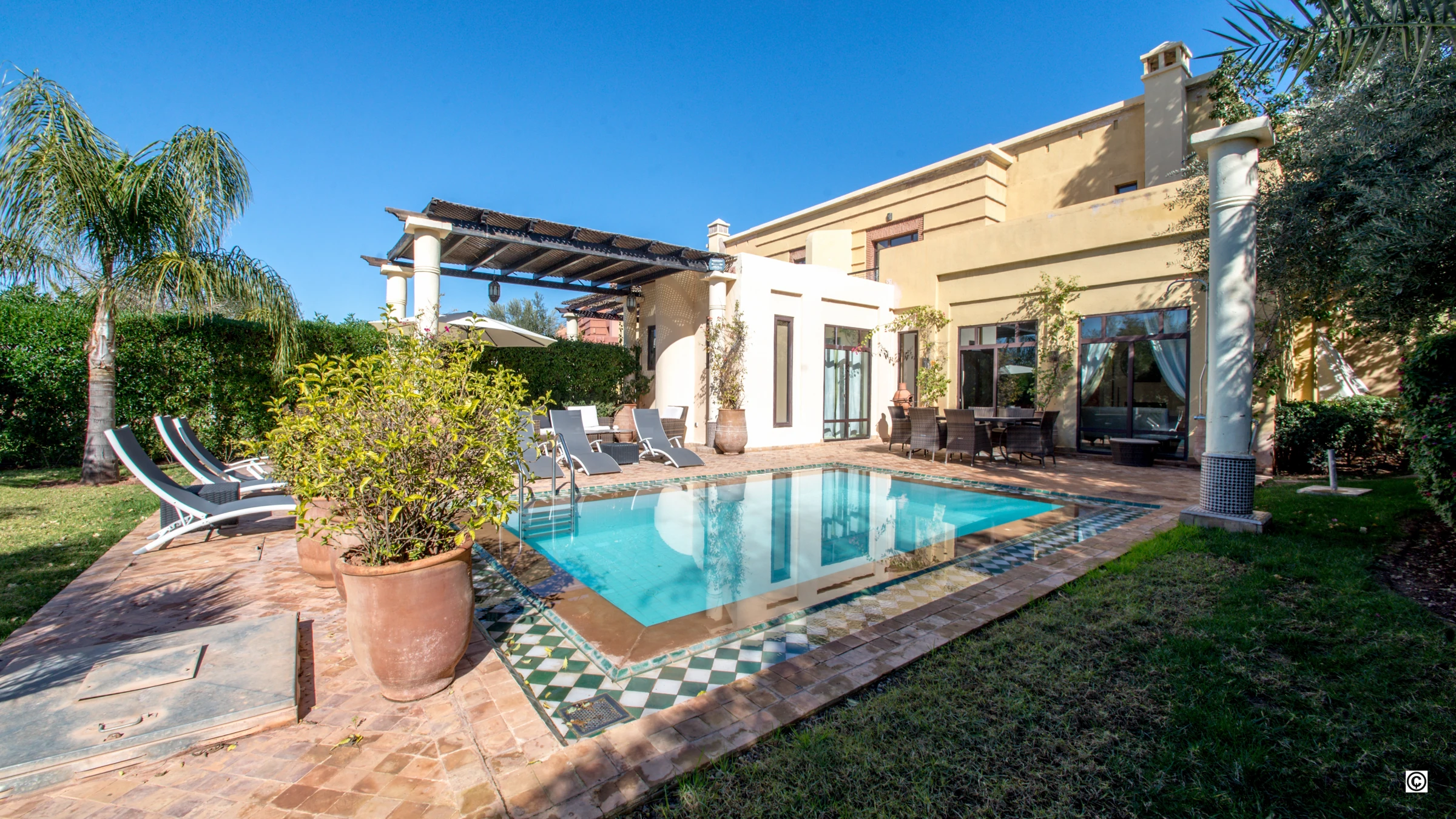 La villa et sa piscine privée